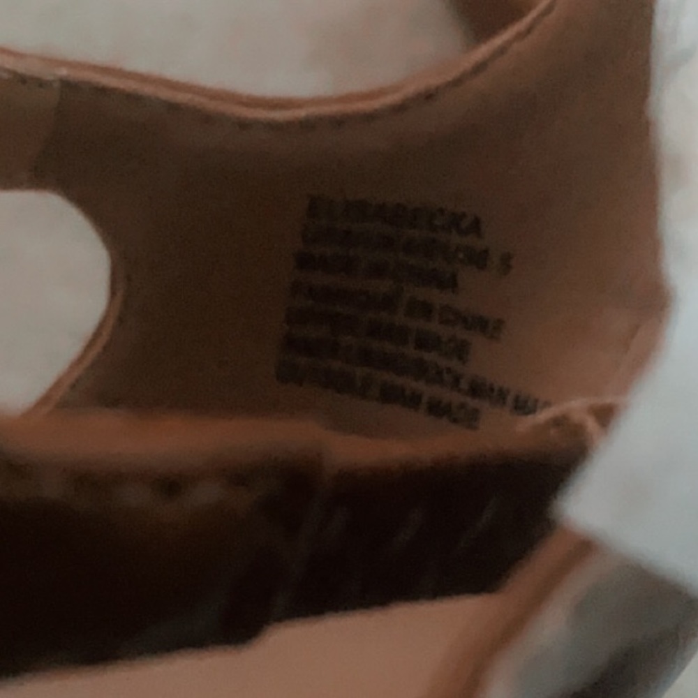 Camel Heels New In Box - Picture 5 of 7